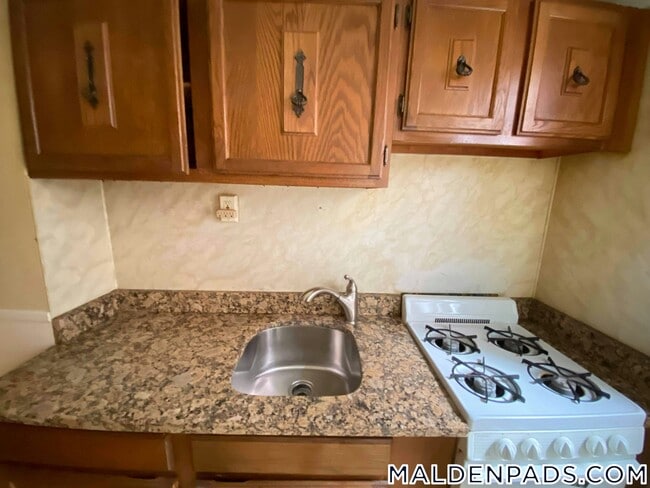 Building Photo - 17-19-19 Washington St