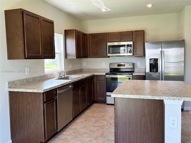 Building Photo - 217 Raspberry Rd