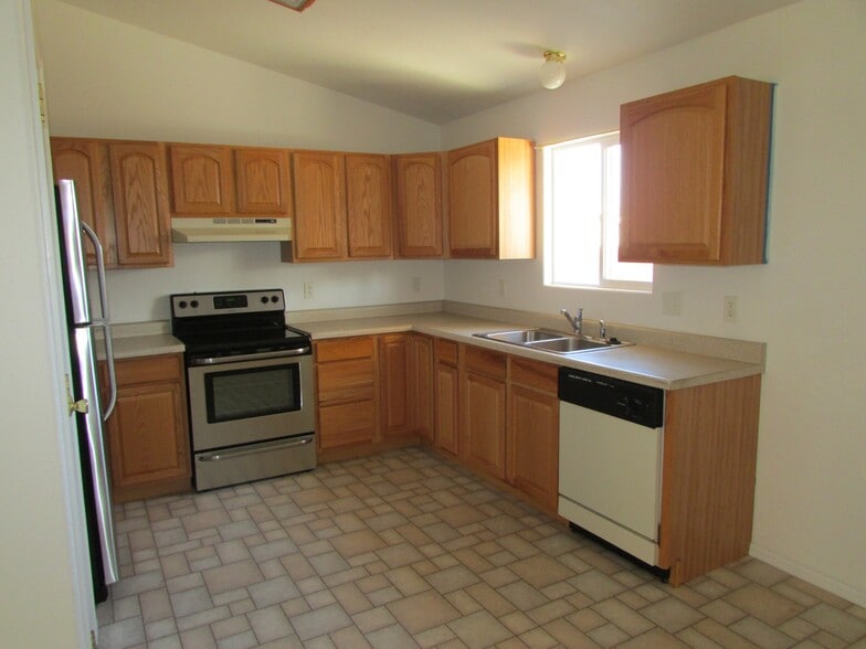 Building Photo - 1241 Tara Dr