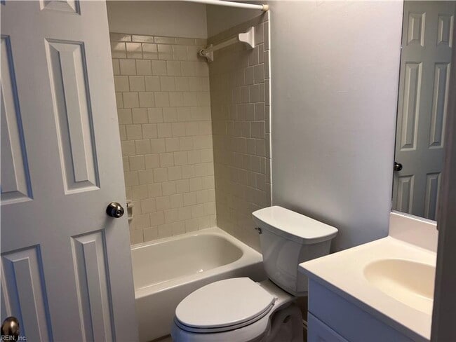 Building Photo - 947 Wildwood Square Ct