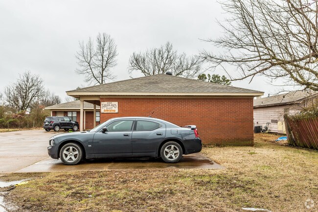 Building Photo - 4405 E Highland Dr