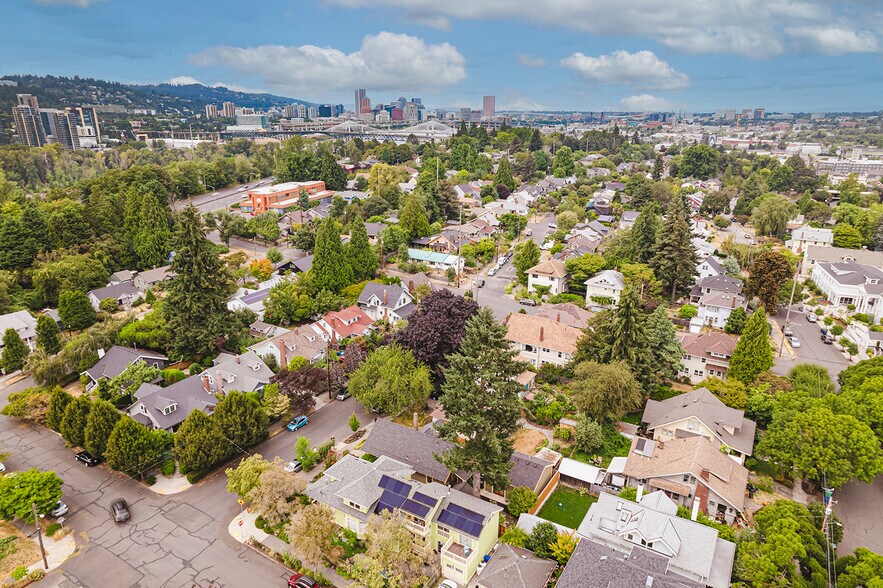 Building Photo - 4116 SE 10th Ave