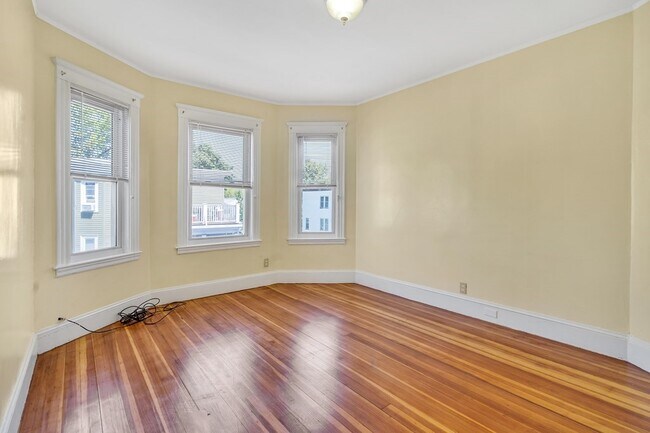 Building Photo - 38 Cameron St