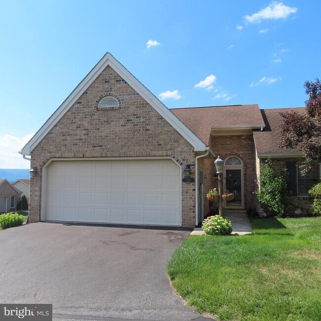 Building Photo - 2325 Majestic Ct