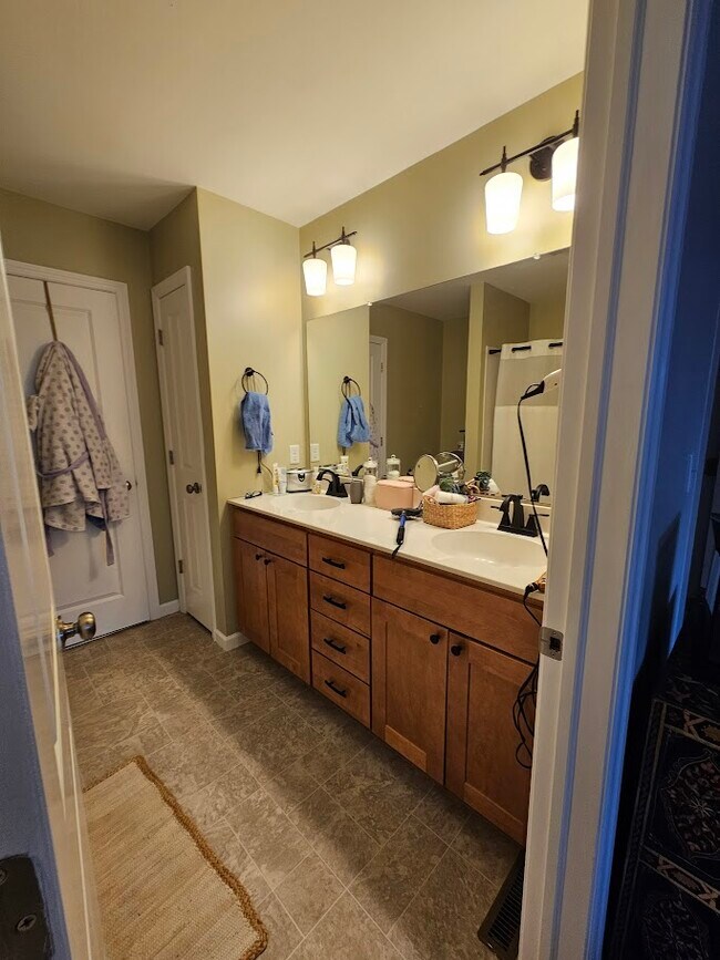 Building Photo - 213 Jonathan Ln