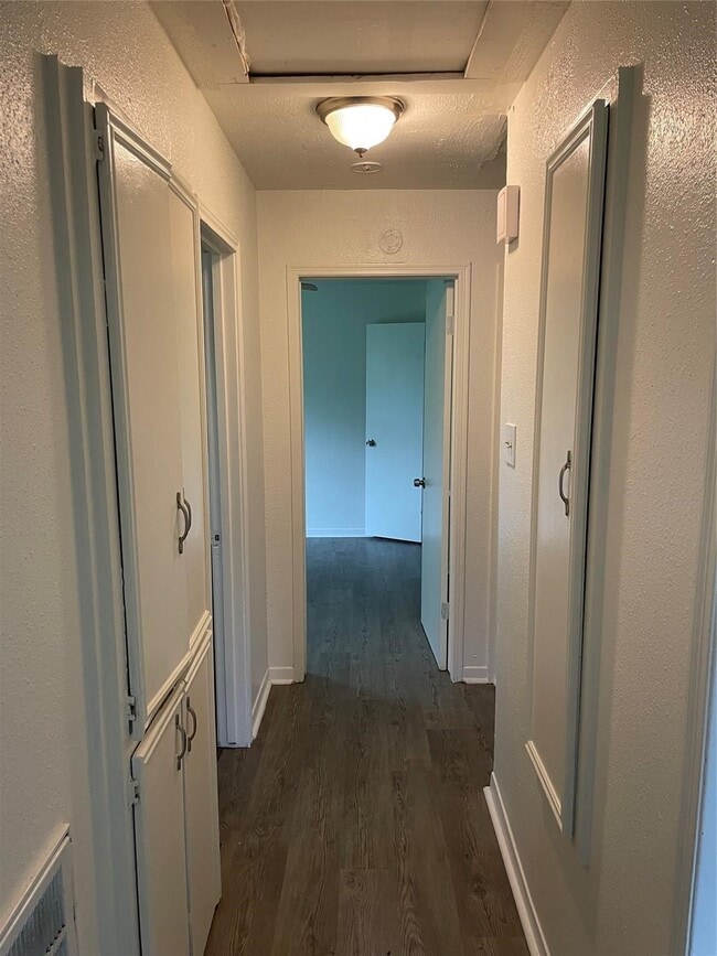 Building Photo - 9322 Nyssa St