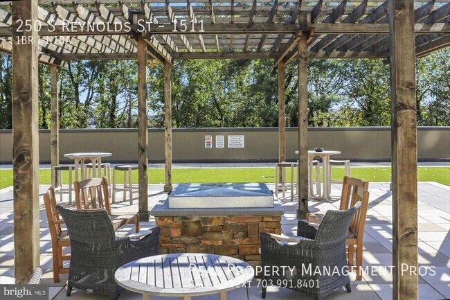 Building Photo - 250 S Reynolds St