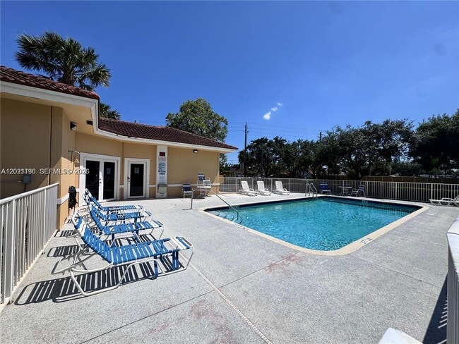 Building Photo - 9909 Westwood Dr