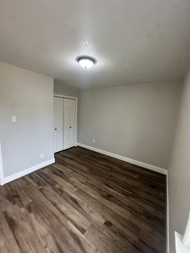 Building Photo - 1320 S 35th St