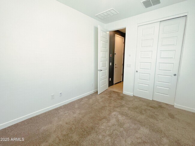 Building Photo - 2239 W Donner Dr