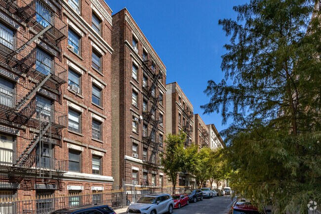 Building Photo - 409 W 129th St