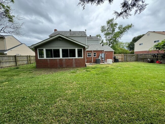 Building Photo - Welcome to this beautiful Single Family Home!