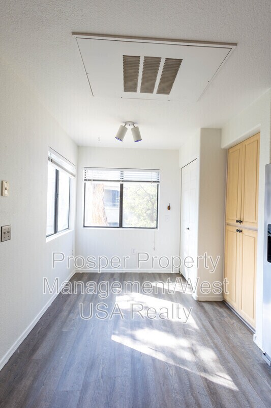 Building Photo - 15252 N 100th St