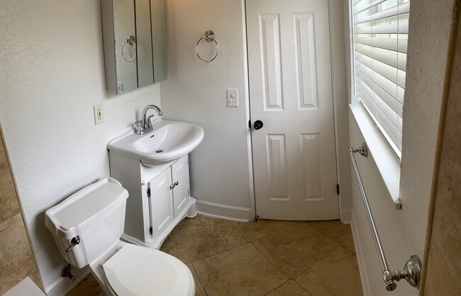 Building Photo - 1817 Loch Berry Rd