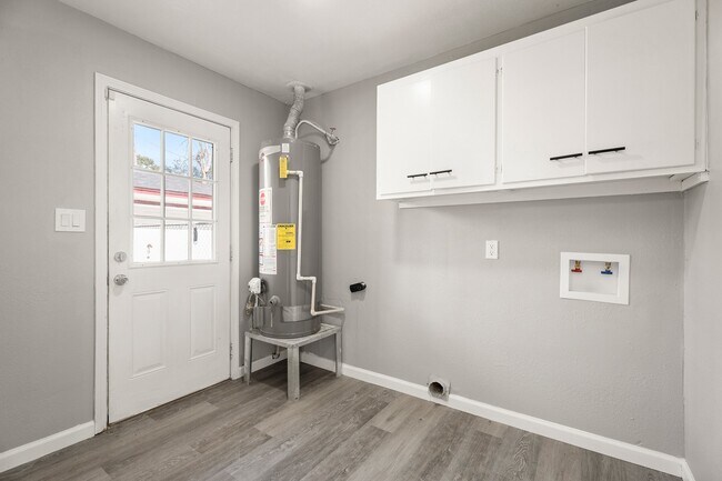 Building Photo - 2707 Mt Vernon Dr