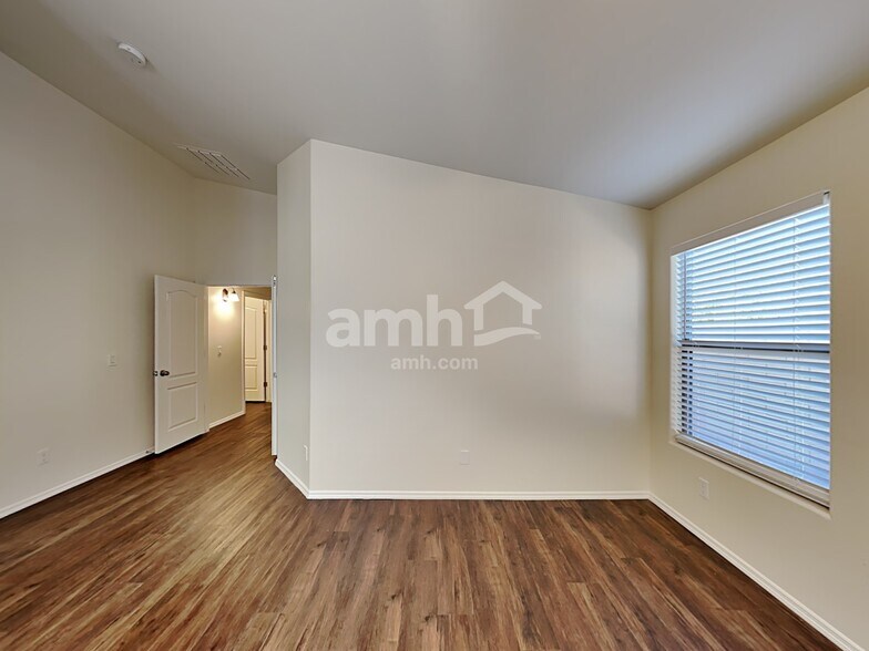 Building Photo - 3405 S 91st Dr