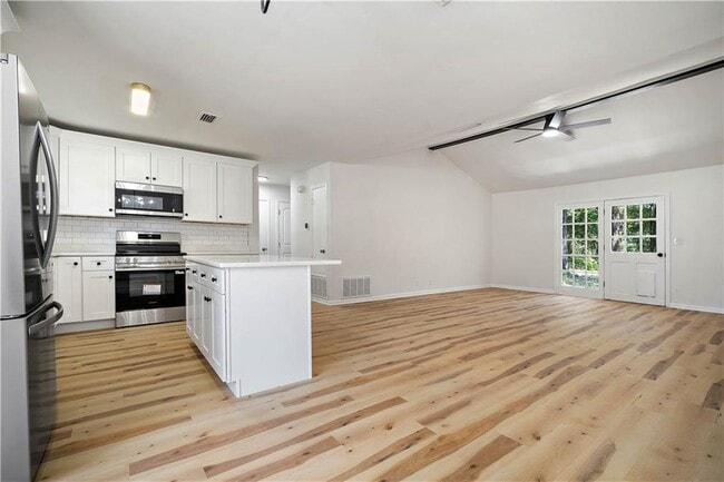 Building Photo - 4310 Red Creek Rd