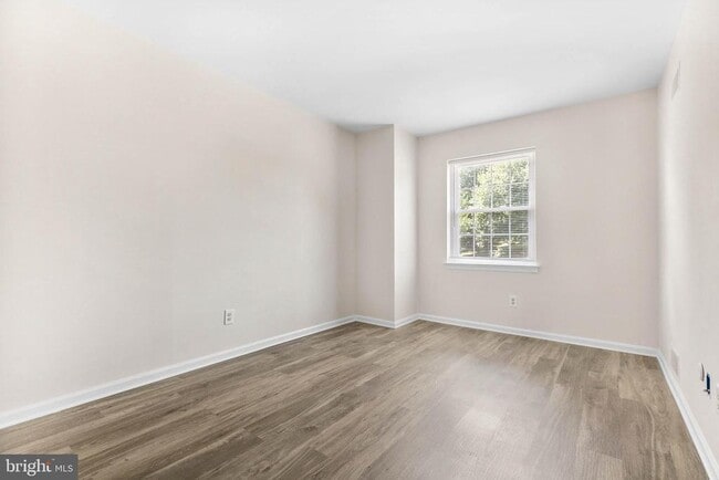 Building Photo - 303 Kidwelly Ct