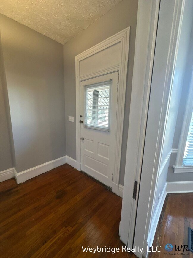 Building Photo - 8402 Curzon Ave