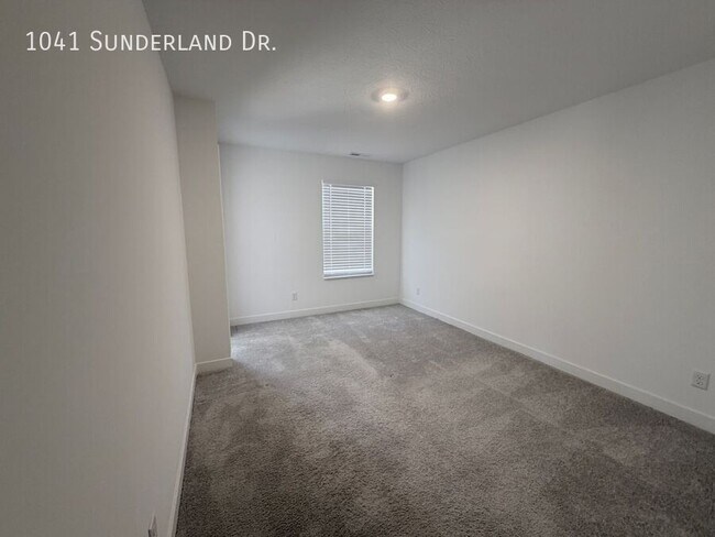 Building Photo - 1041 Sunderland Dr