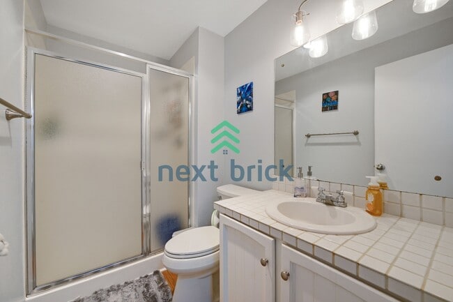 Building Photo - Charming 3-bedroom, 2.5 baths | Family-Friendly Bellevue Crossroads Neighborhood