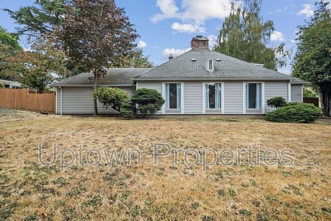 Building Photo - 9520 SW Cypress St