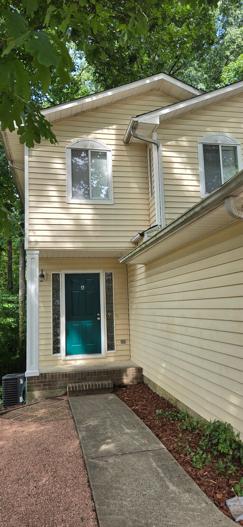 Building Photo - 2025A Stoneycreek Dr