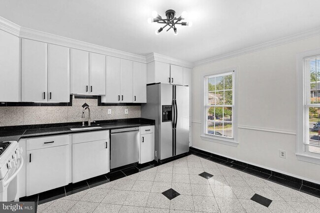 Building Photo - 7877 Painted Daisy Dr