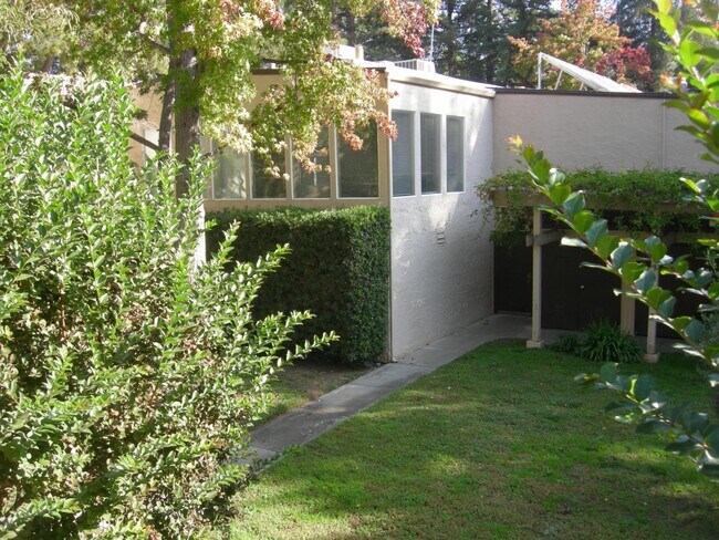 Building Photo - 310 Tradewinds Dr