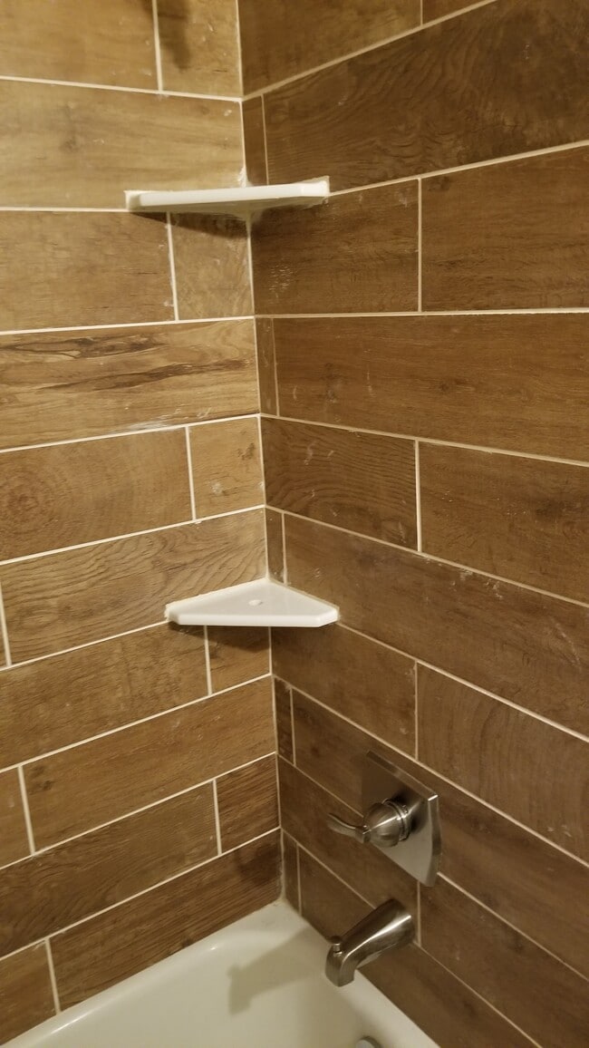 Building Photo - 620 W Shawnee Dr