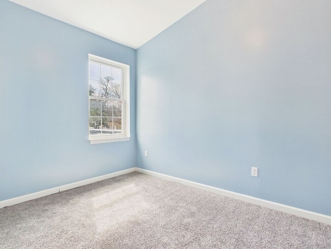 Building Photo - Newly Renovated 4 Bedroom Single Family Home