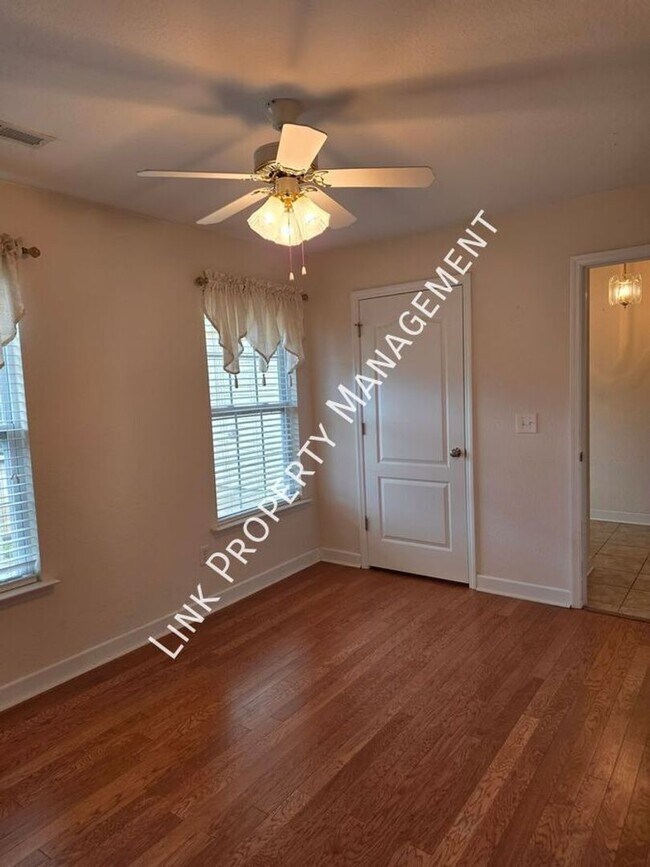 Building Photo - Beautiful 2 bedroom 2 full bath Condo near Missionary Ridge with garage, washer and dryer and gas...