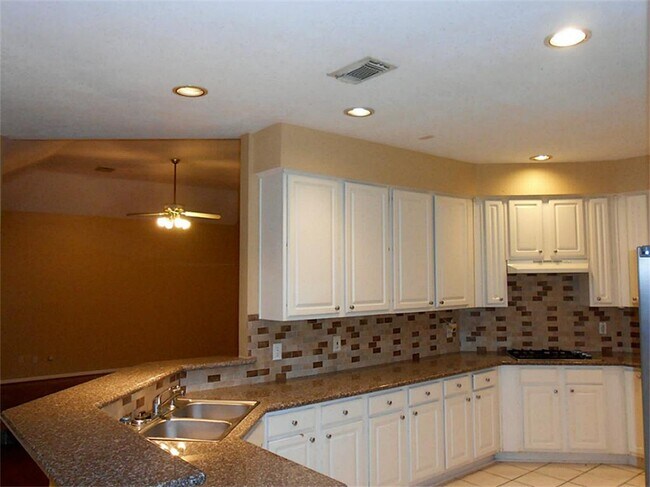 Building Photo - 6 Windfern Pl