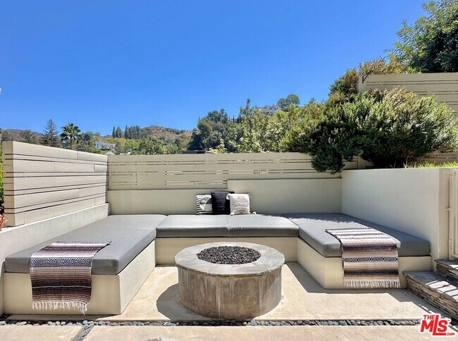 Building Photo - 5866 Spring Oak Dr