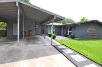 Building Photo - 11301 Oakwood Dr