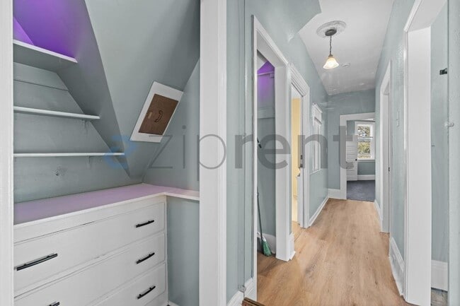 Building Photo - 827 Georgia St