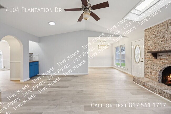 Building Photo - 4104 Plantation Dr