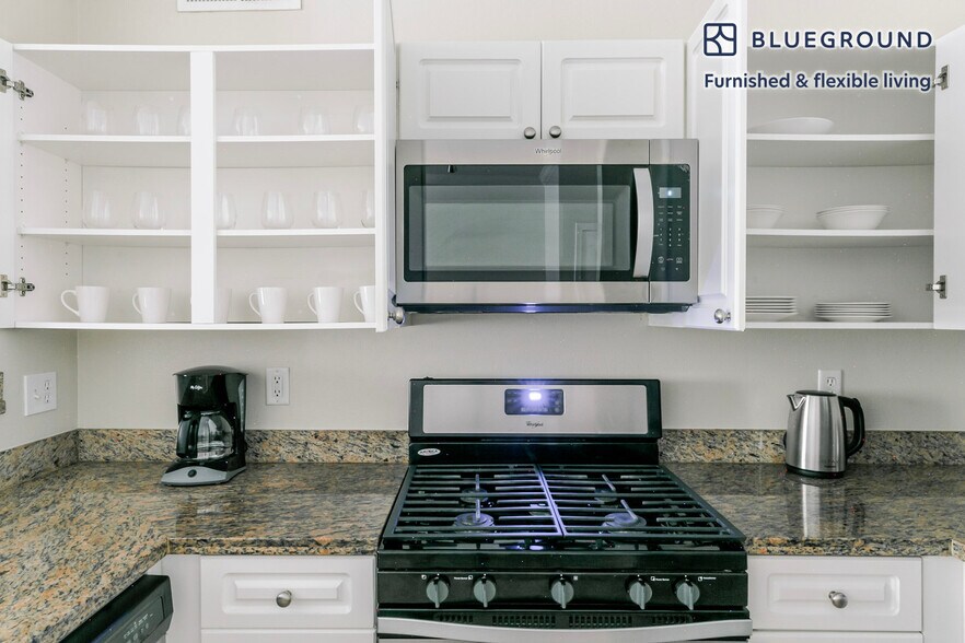 Building Photo - 700 Agnew Rd