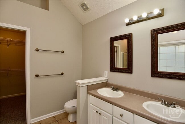 Building Photo - 121 Laurenburg Dr
