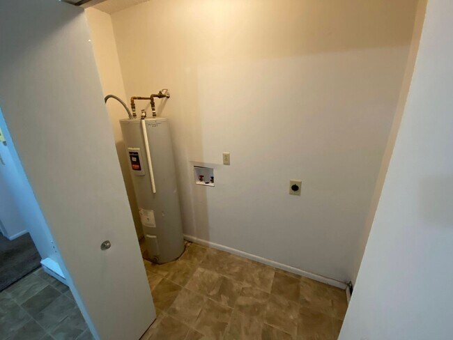 Building Photo - 810 Mary Anne Dr