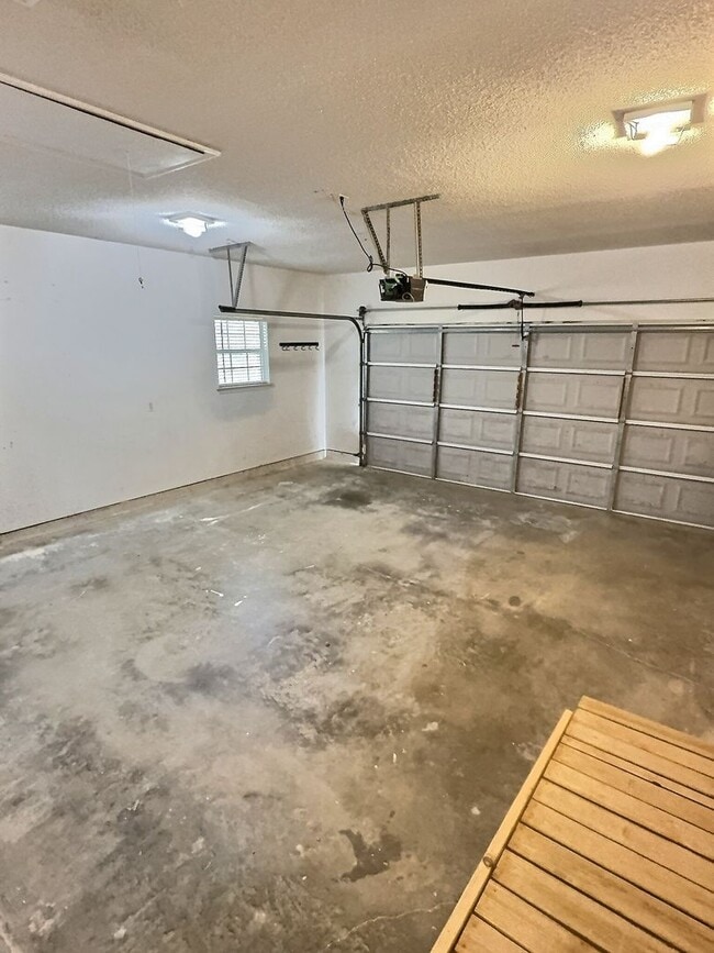 Building Photo - 9301 Blueberry Dr