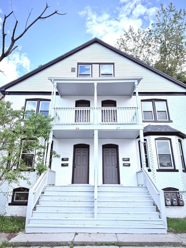Building Photo - 37 Southfield Ave