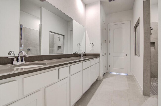 Building Photo - 22300 Lago Lookout Ln