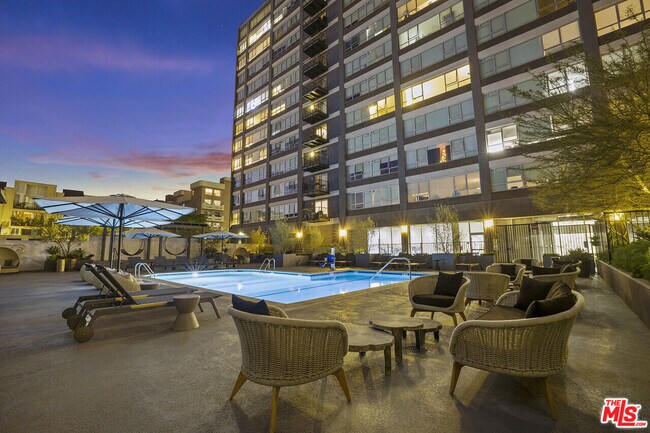 Building Photo - 3458 W 7th St