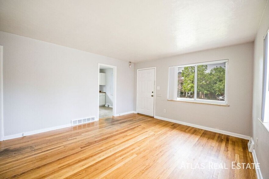 Building Photo - 4 S Jackson St