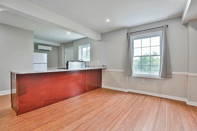 Building Photo - 41 Howe Ln