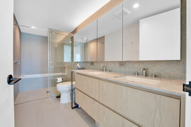 Building Photo - 1000 Auahi St