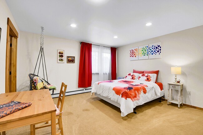 Building Photo - 29934 Paint Brush Dr