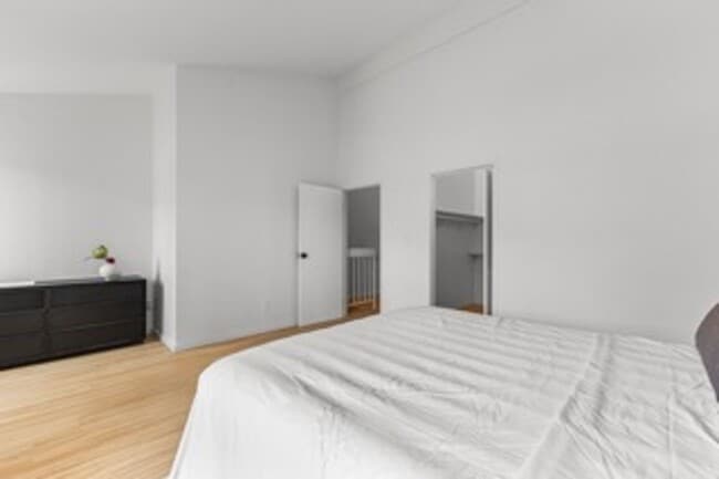 Building Photo - Windward Estates #M102