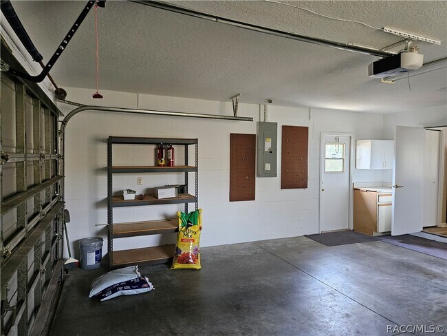 Building Photo - 2137 N Brentwood Cir